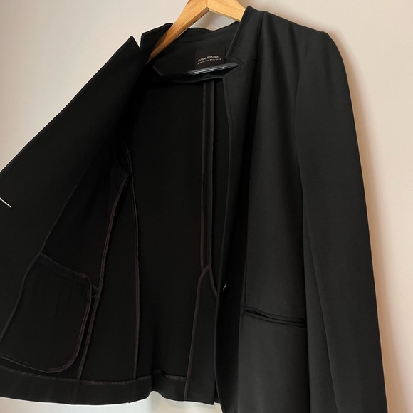 Banana Republic Unstructured Stretch Ponte Blazer in Black 4 - Picture 8 of 16